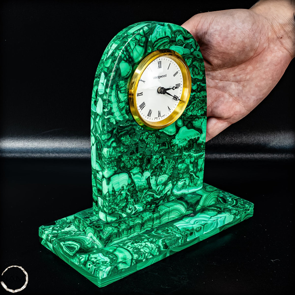 Malachit-Uhr – Zeitlose Eleganz trifft auf faszinierende Naturkunst- 1250,68g