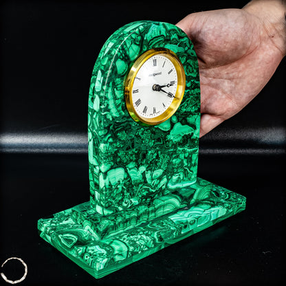 Malachit-Uhr – Zeitlose Eleganz trifft auf faszinierende Naturkunst- 1250,68g