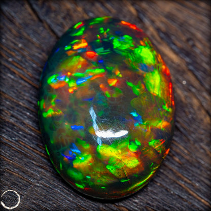 Großer AAA+ Schwarzer Opal Cabochon - 24.3 ct - 4.86 g