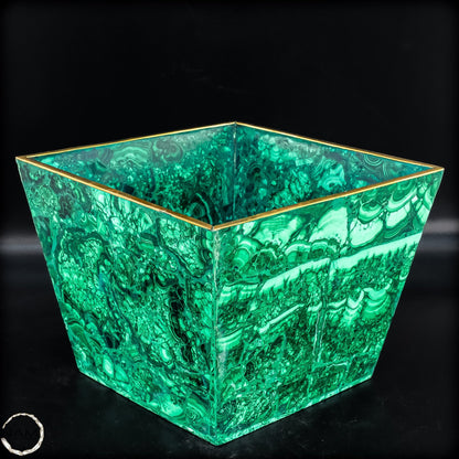 Malachit-Vase in majestätischer Eleganz  - 2235,32g