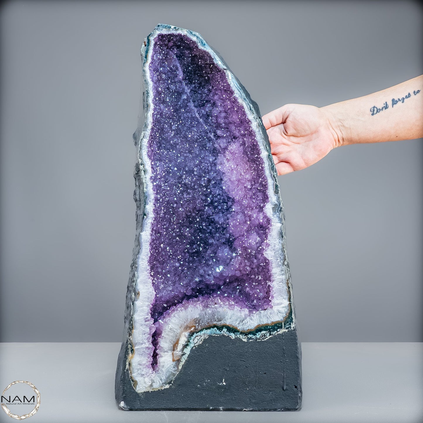 Natürliche Intensive Amethyst-Achat-Kristall Kathedrale/Druse - 20990,55g