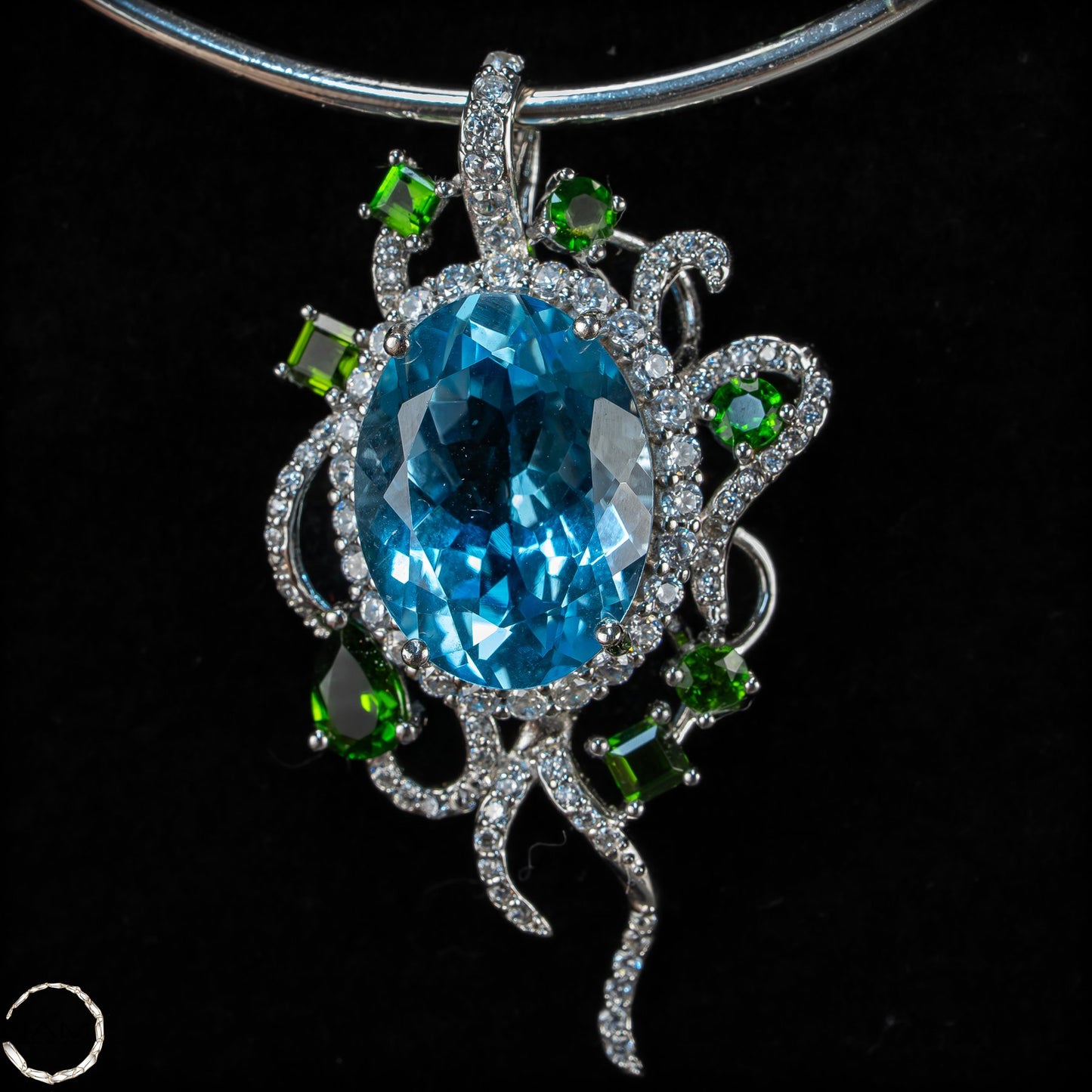 Aquamarin & Chromdiopsid Anhänger – Meisterwerk natürlicher Eleganz - 33,9ct