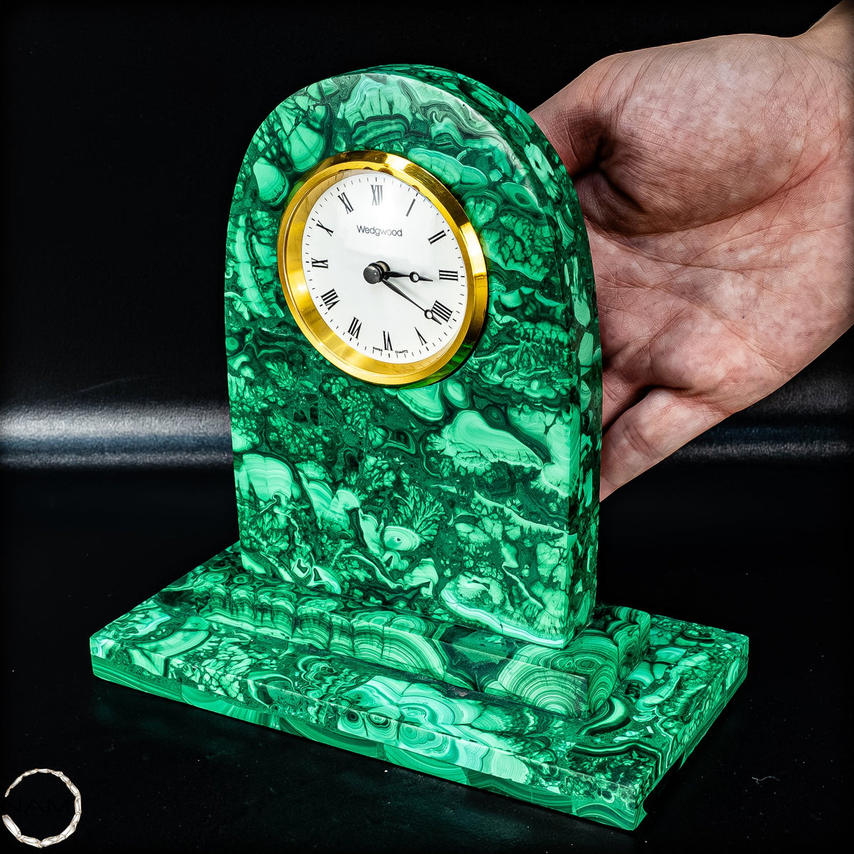 Malachit-Uhr – Zeitlose Eleganz trifft auf faszinierende Naturkunst- 1250,68g
