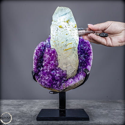 Perfekter  Amethyst mit Calcit kristallen auf Ständer, Uruguay - 3654,48g