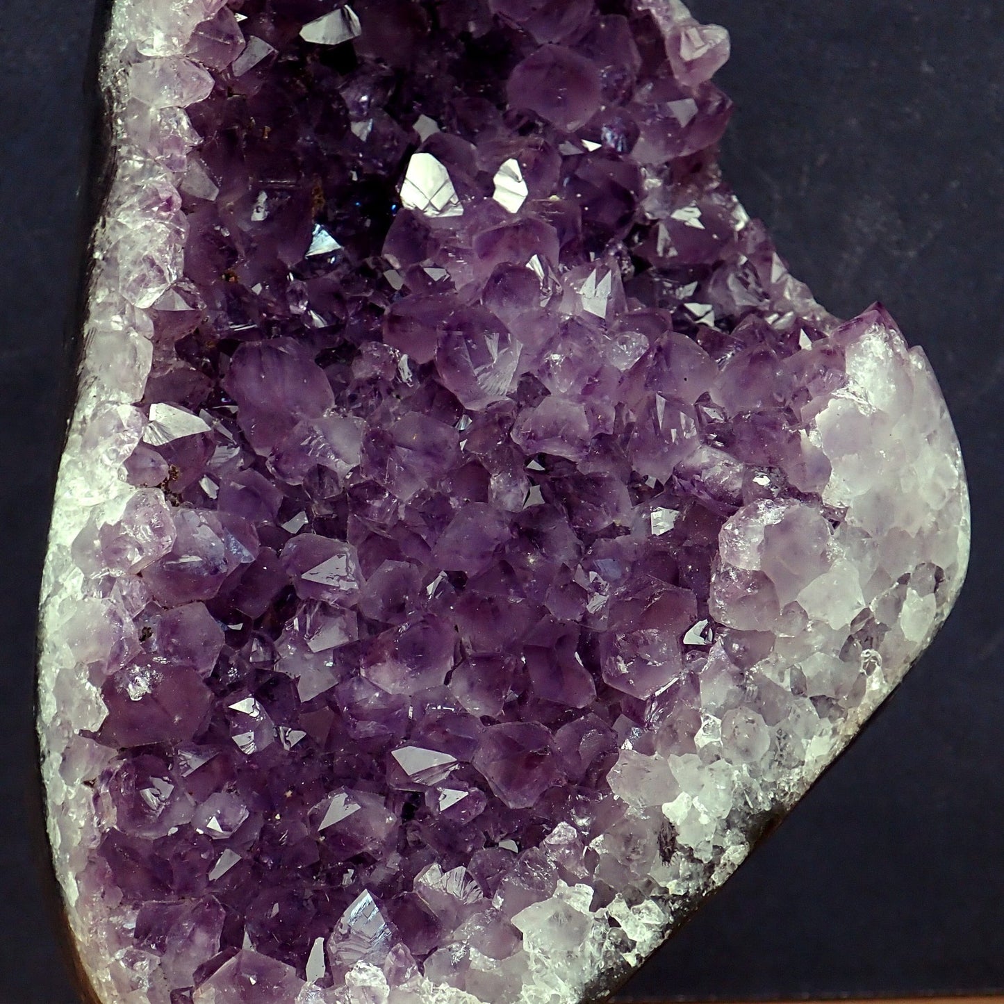 Großer Amethyst auf Ständer - 5072,57g - 340×160×140mm