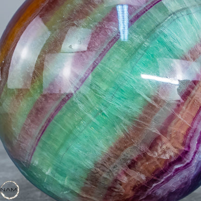Regenbogen Fluorit – Elegante Naturkugel 5829,66g
