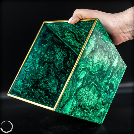 Malachit-Vase in majestätischer Eleganz  - 2235,32g