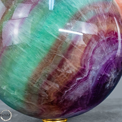 Regenbogen Fluorit – Elegante Naturkugel 5829,66g