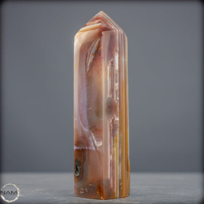 Natürlicher Achat-Kristall Obelisk mit Druse - 725,25g