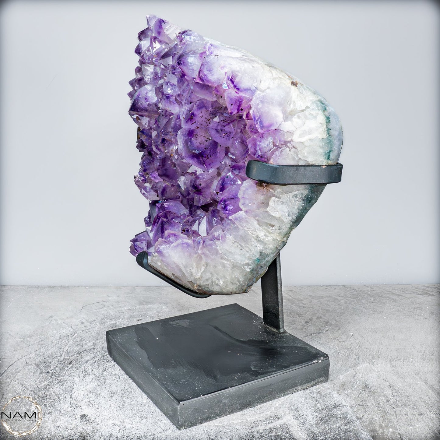 Exklusive Amethyst Druse auf elegantem Metallständer-13088,66g