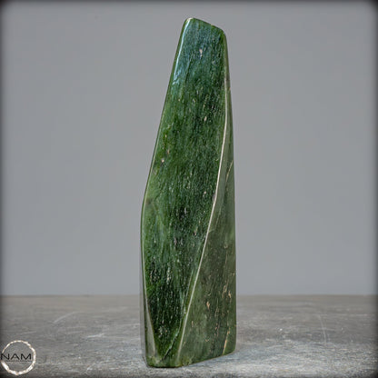 Natürliche Jade-Nephrit Freiform aus Burma - 585,94g