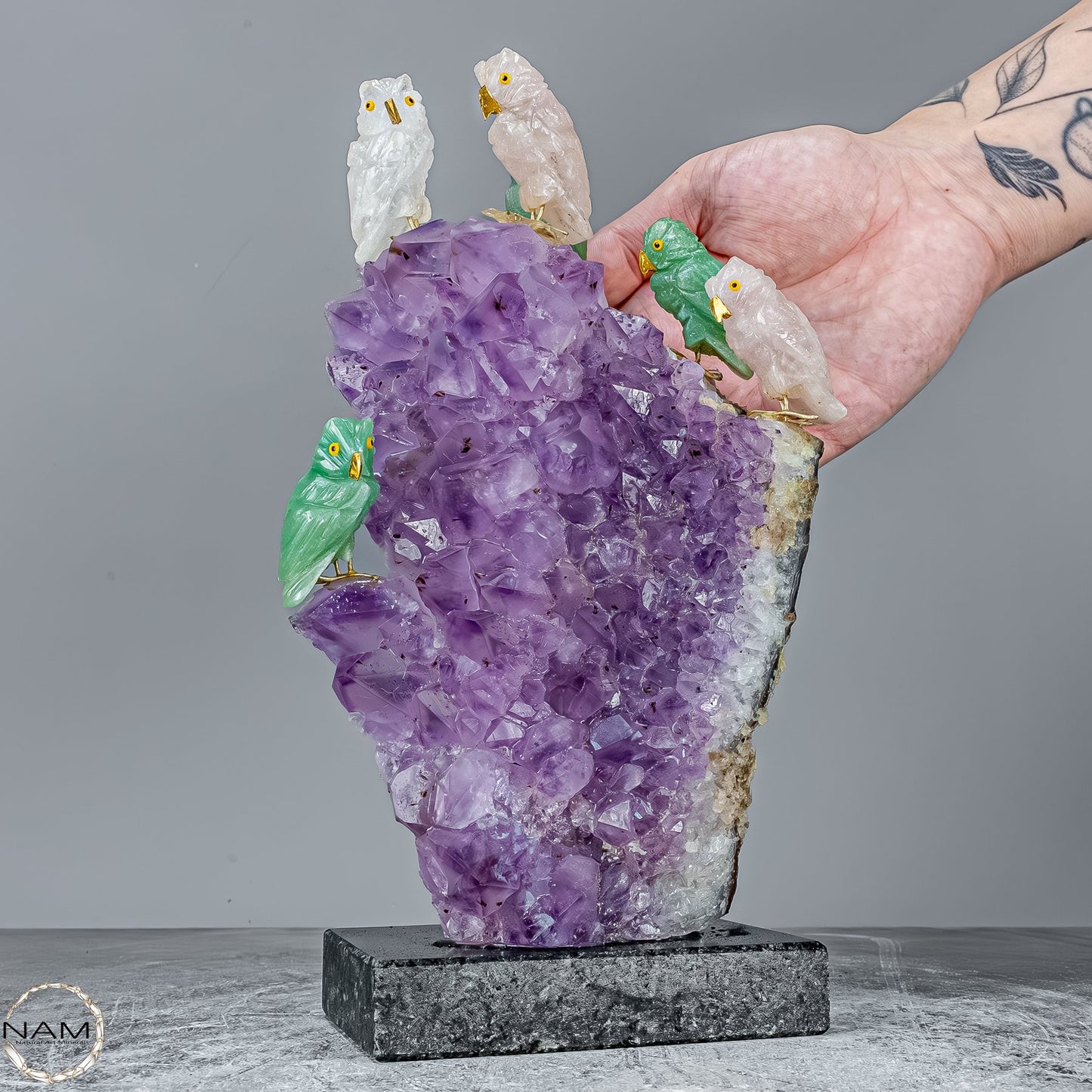 Amethyst-Druse mit Edelsteinvögeln aus Rosenquarz, Bergkristall & Aventurin- 2200,02g