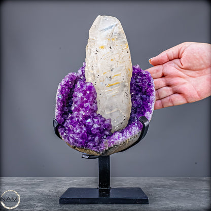 Perfekter  Amethyst mit Calcit kristallen auf Ständer, Uruguay - 3654,48g