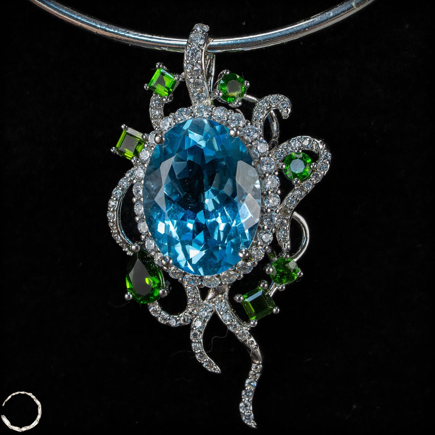 Aquamarin & Chromdiopsid Anhänger – Meisterwerk natürlicher Eleganz - 33,9ct