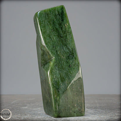 Natürliche Jade-Nephrit Freiform aus Burma - 585,94g