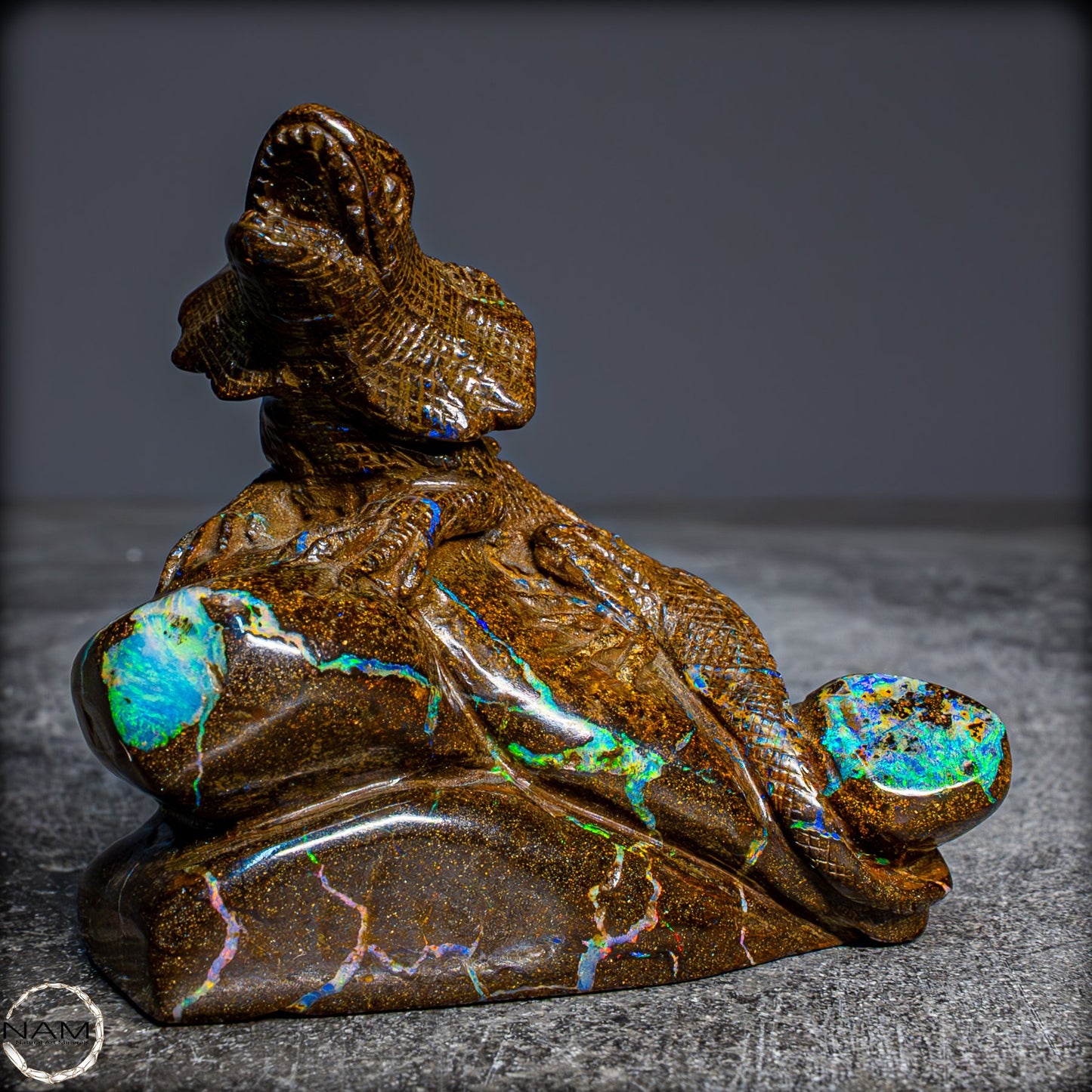 Naturliche Boulder Opal Schnitzerei, aus Idar-Oberstein - 133,07g