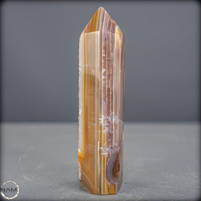 Natürlicher Achat-Kristall Obelisk mit Druse - 725,25g