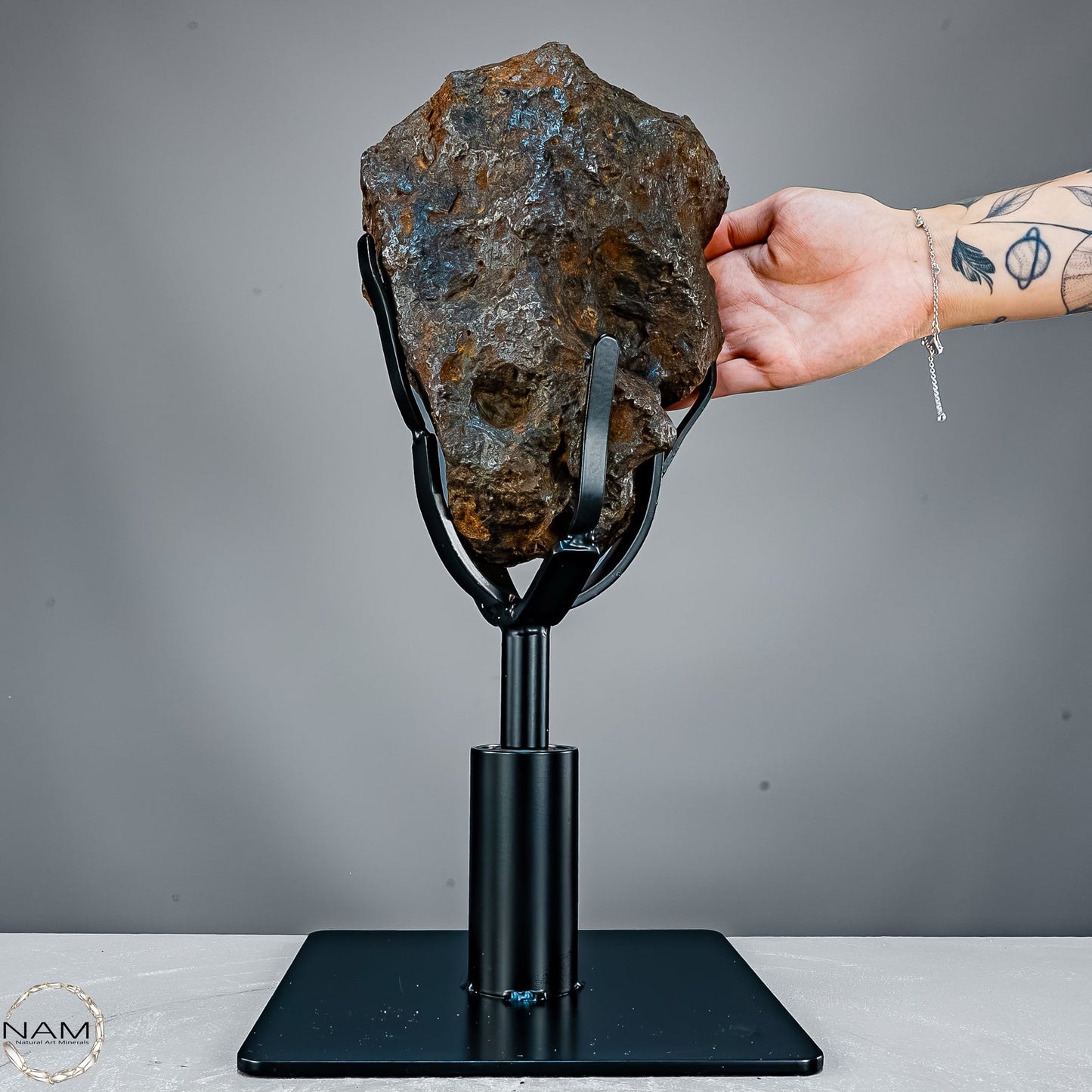 Campo del Cielo Eisenmeteorit auf Ständer, Argentinien - 15452,69 g