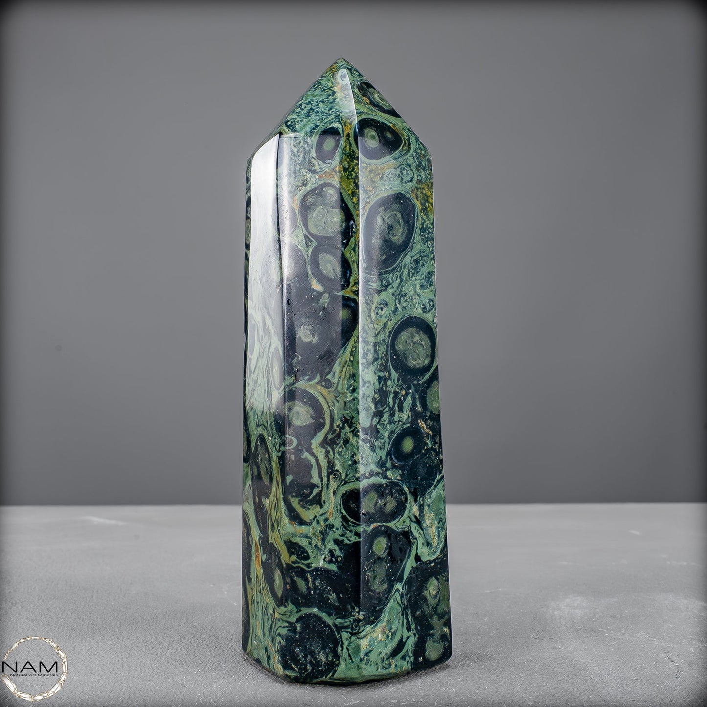Natürlicher  Kambaba-Jaspis Obelisk -536,69g