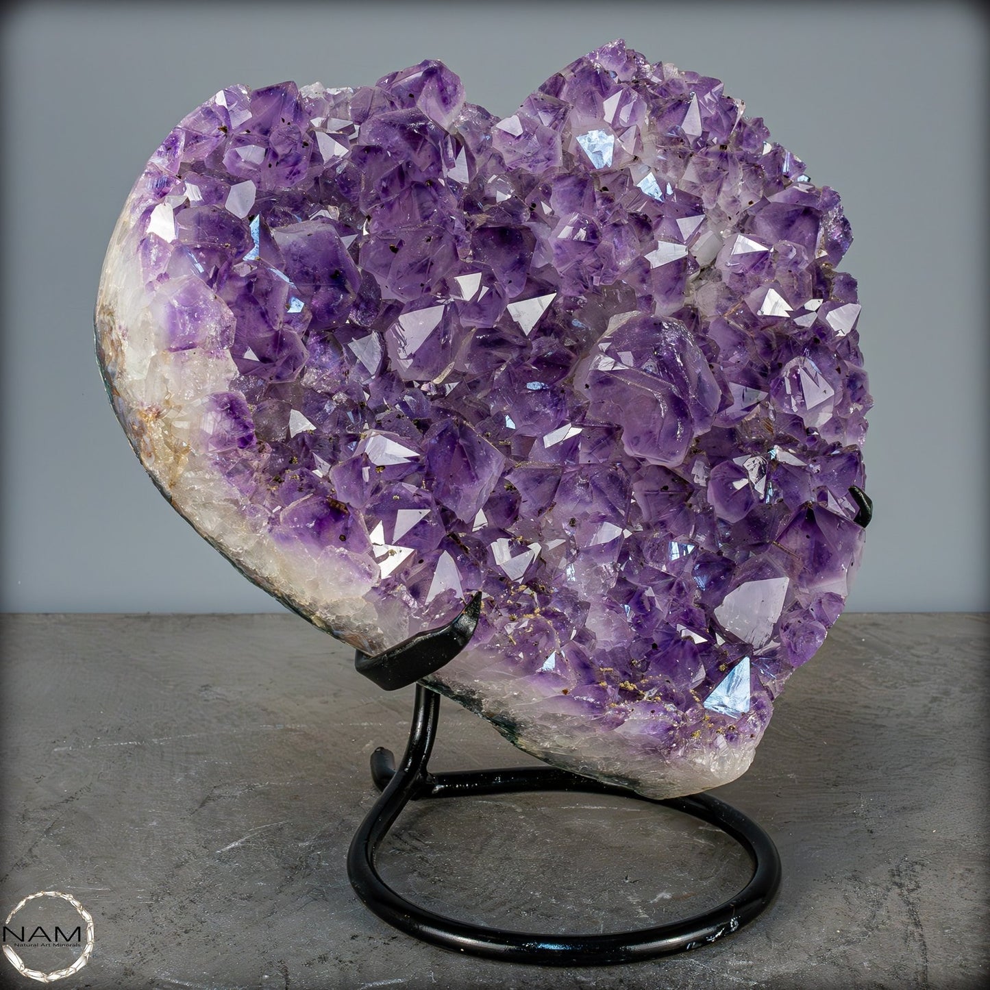 Natürlicher Amethyst-Herz Druse auf Ständer – 8047,44g