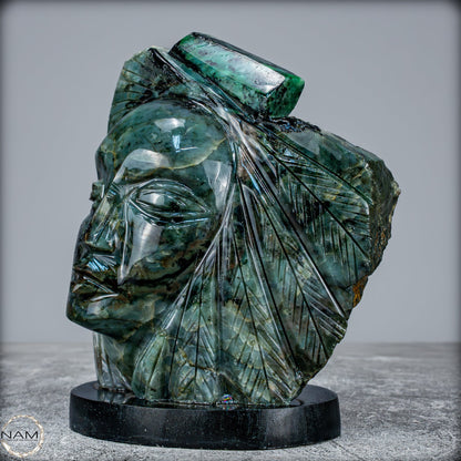 Smaragdfigur – Königliche Ausstrahlung in Stein- 1442,81g