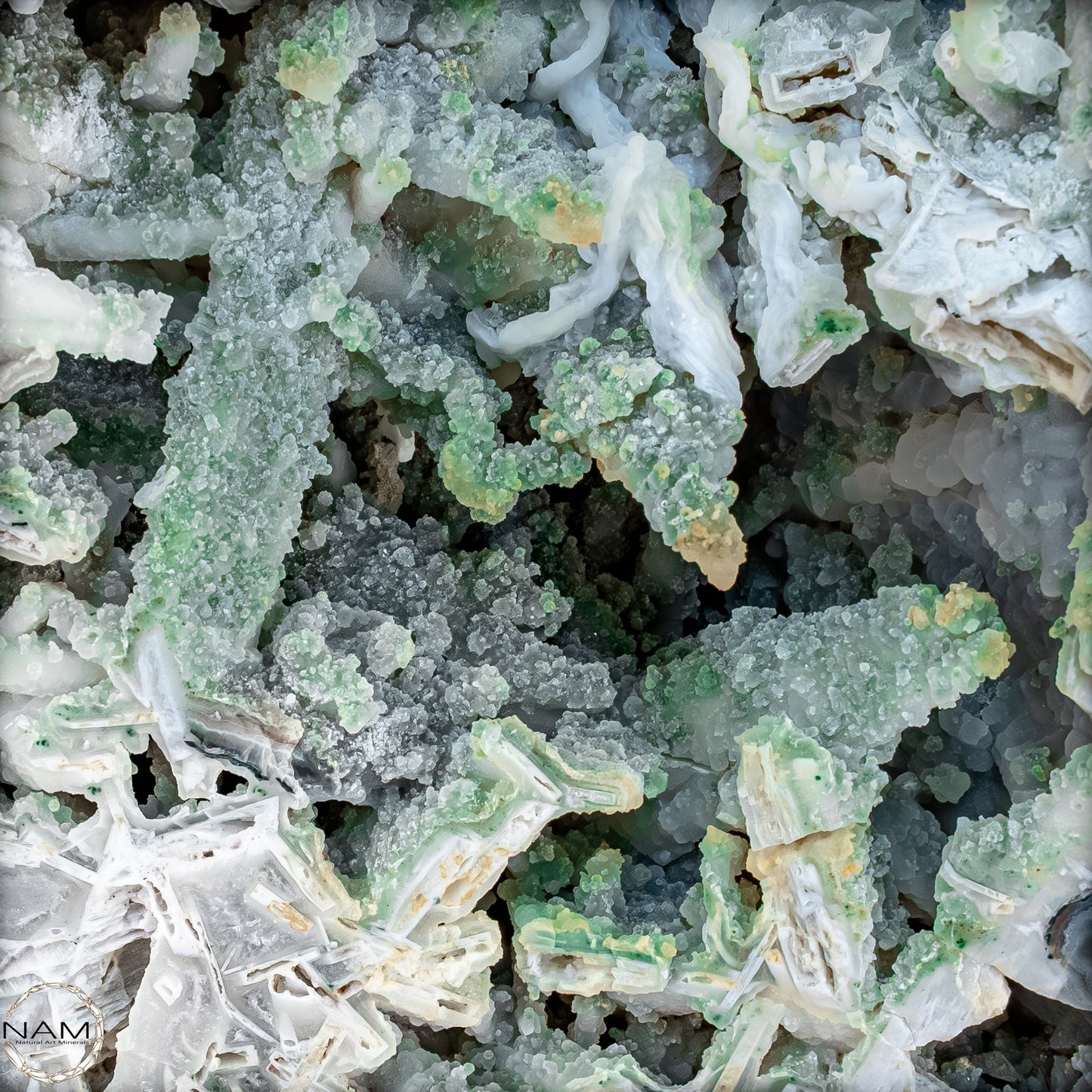 Ein Kunstwerk der Natur – Anhydrit, Prasiolith & Amethyst auf Achat – 17184,36g