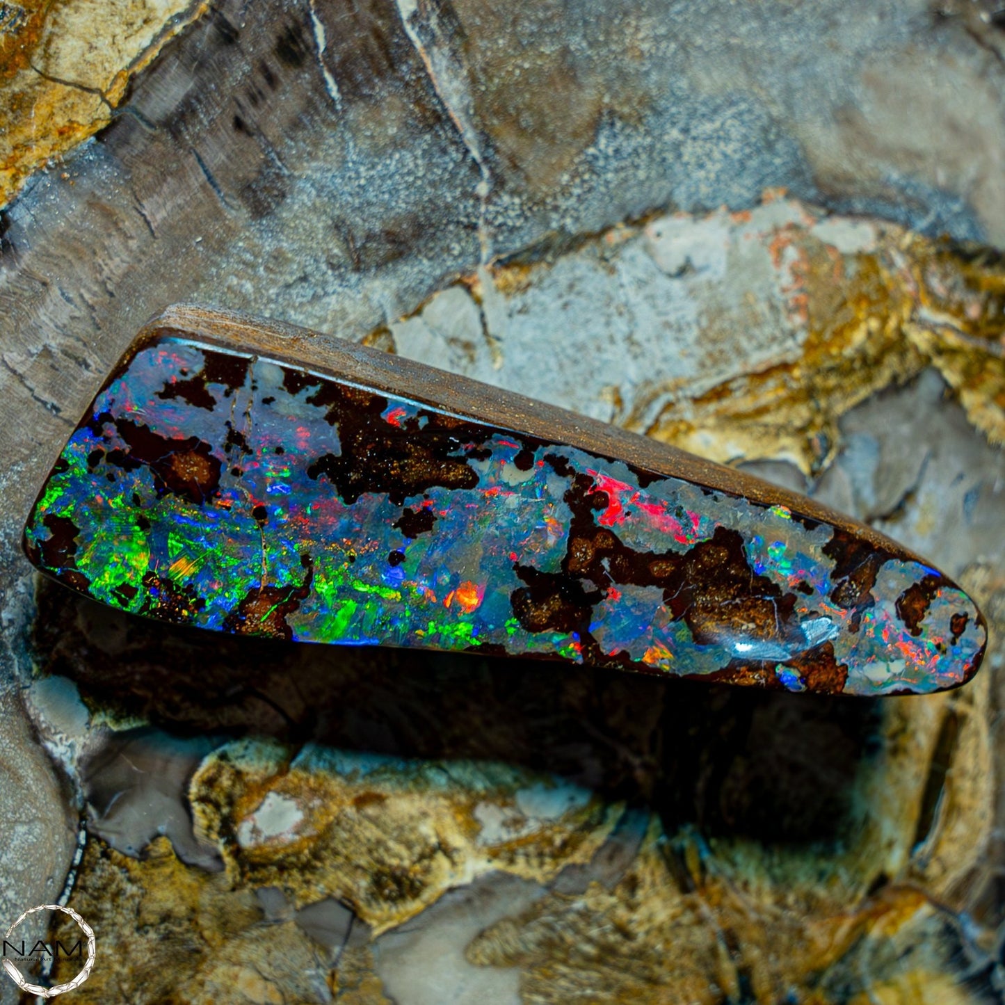 Natürlicher AAA+ Boulder Opal aus Australien Edelsteinqualität - 14,846g