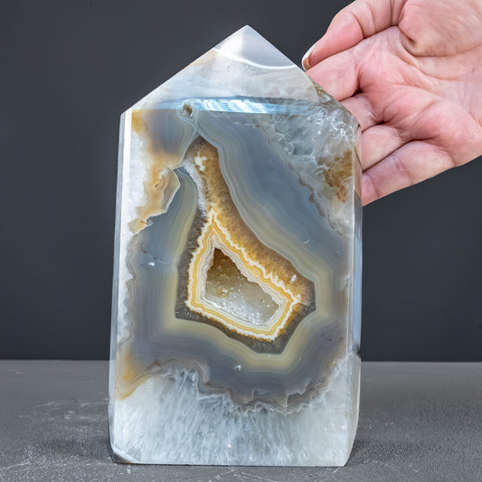 Natürlicher Achat-Kristall Obelisk mit Druse - 1975,61g