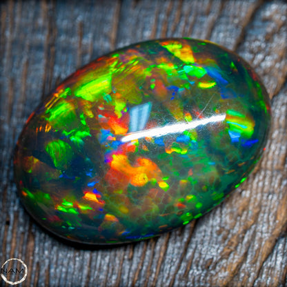 Großer AAA+ Schwarzer Opal Cabochon - 24.3 ct - 4.86 g