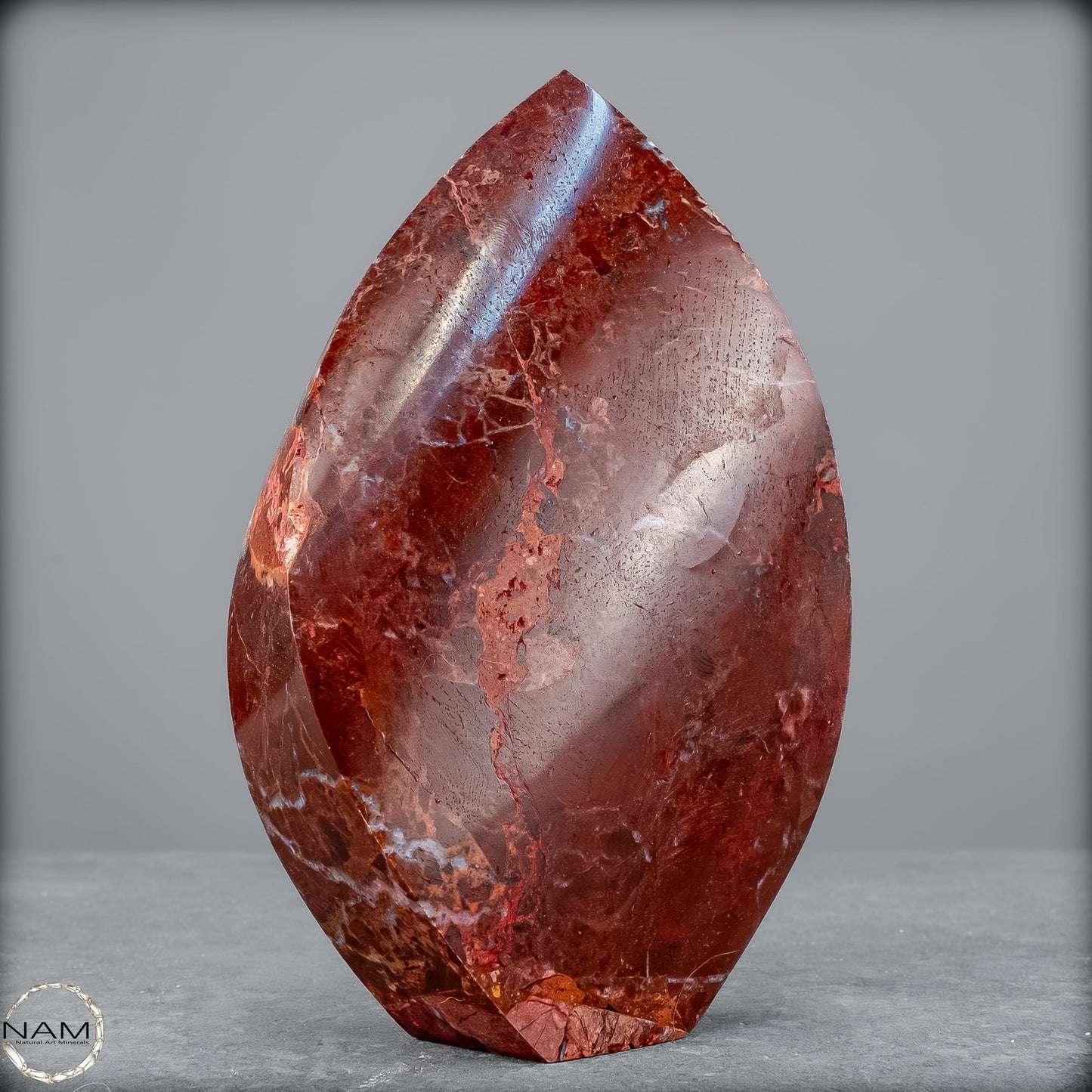 Erdfeuer in Form – Roter Jaspis Flamme voller Kraft- 833,83g