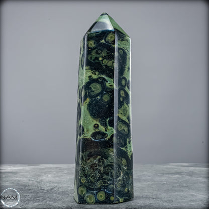 Natürlicher  Kambaba-Jaspis Obelisk - 588,16g