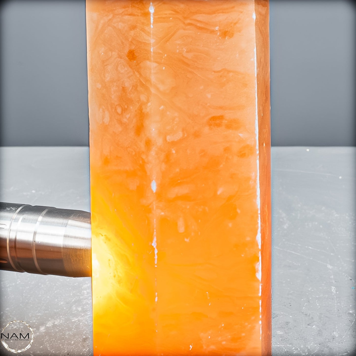 Natürlicher Orangencalcit Kristall-Obelisk - 897,56g
