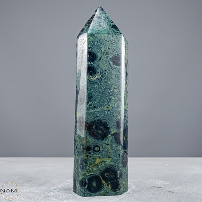 Natürlicher  Kambaba-Jaspis Obelisk - 605,46g