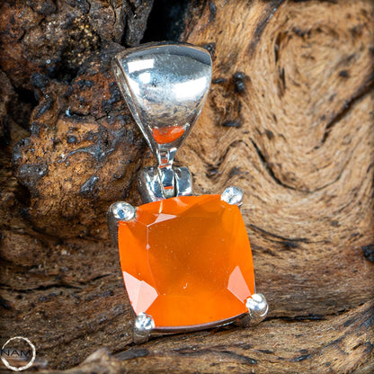 Seltener Mexikanischer Feueropal Anhänger - 2,34g