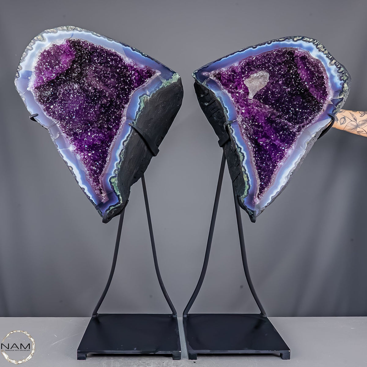 Natürliche Amethyst Drusen Flügel auf Standfuß -63612,61g