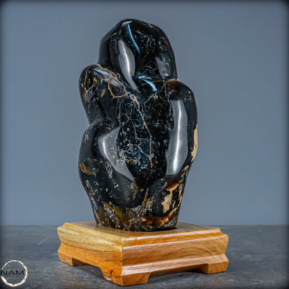 Naturlicher Großer Blau-Roter Bernstein aus Indonesien auf Ständer - 1784,49g