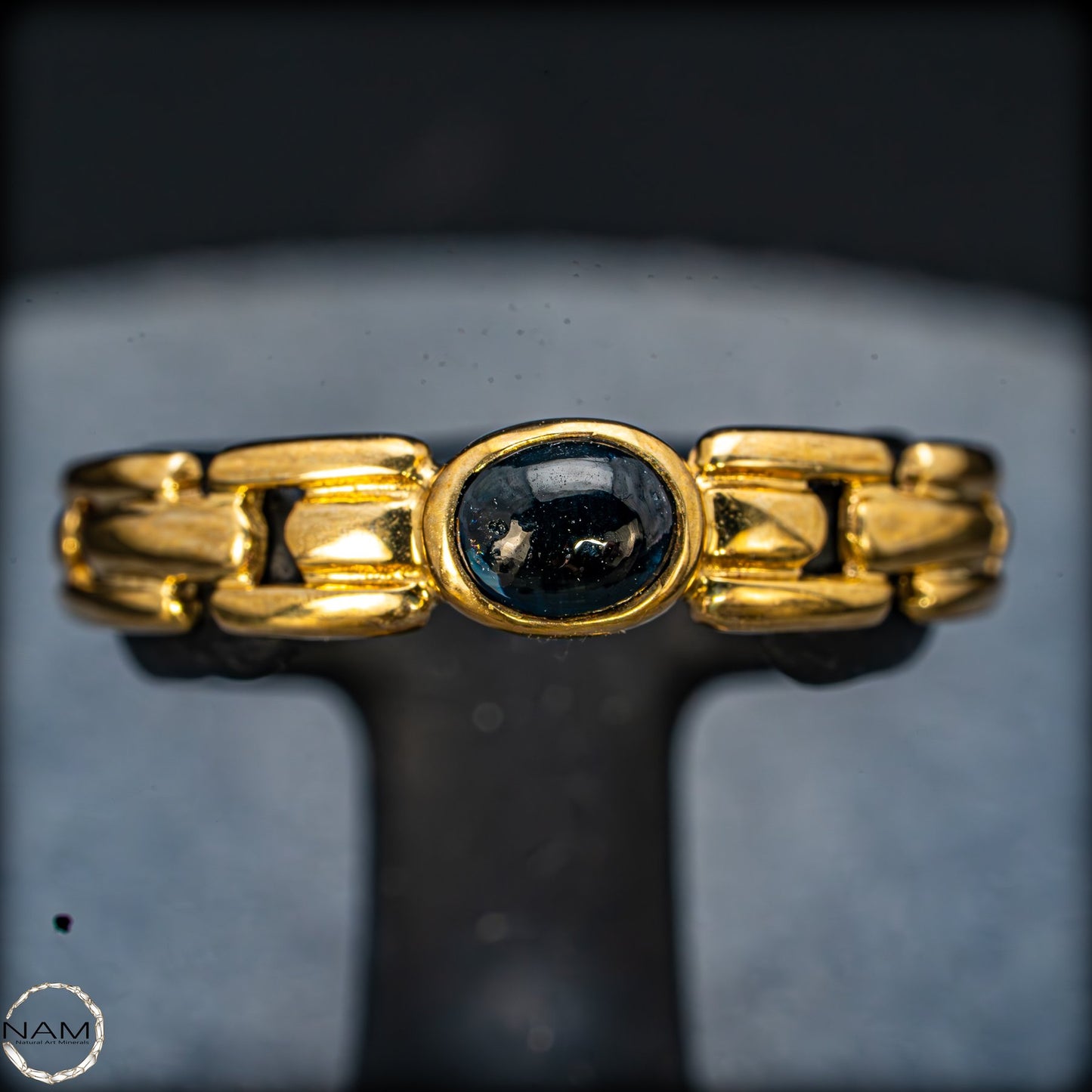 Exklusiver 333er Goldring mit tiefblauem Saphir-Cabochon  - 7,4ct