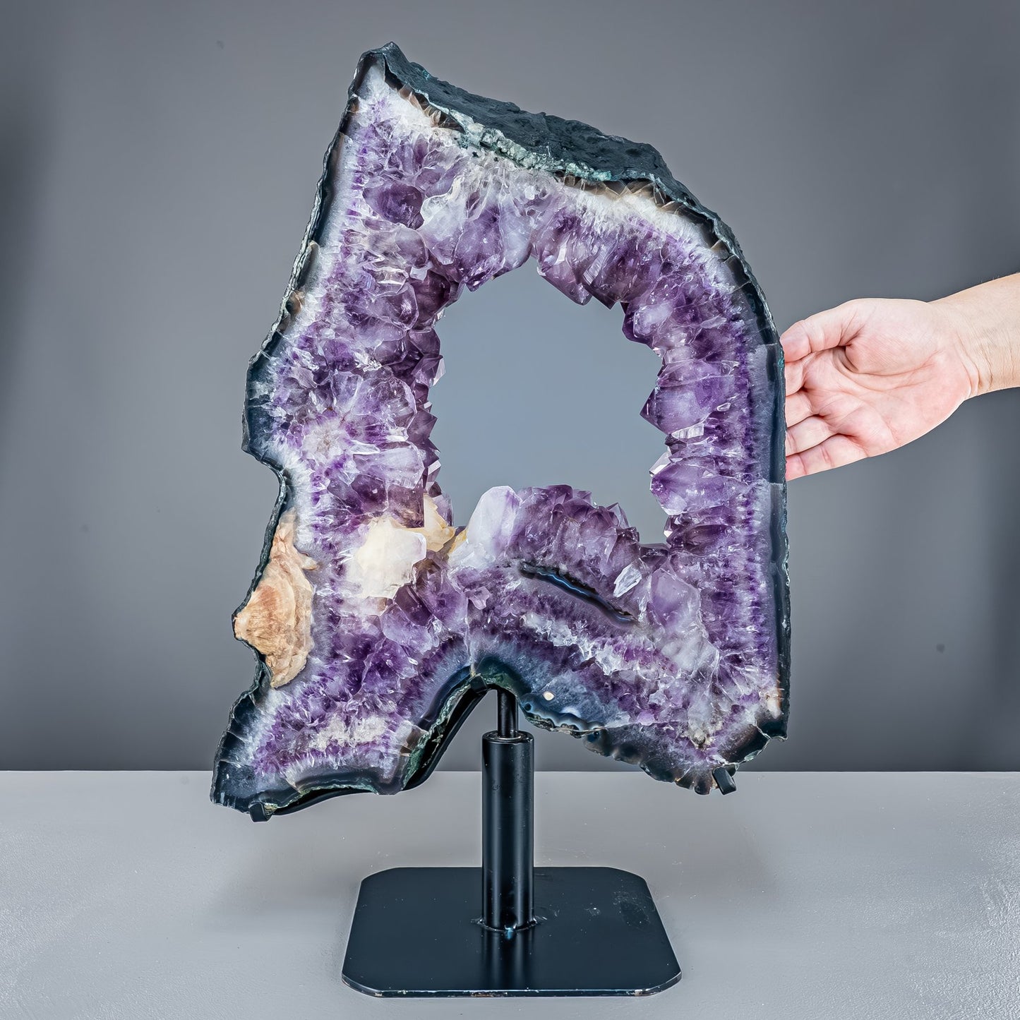 Amethyst-Calcit Scheibe auf Ständer - 11986,75g