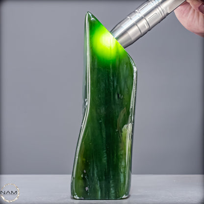 Natürliche Jade-Nephrit Freiform aus Burma - 717,43g