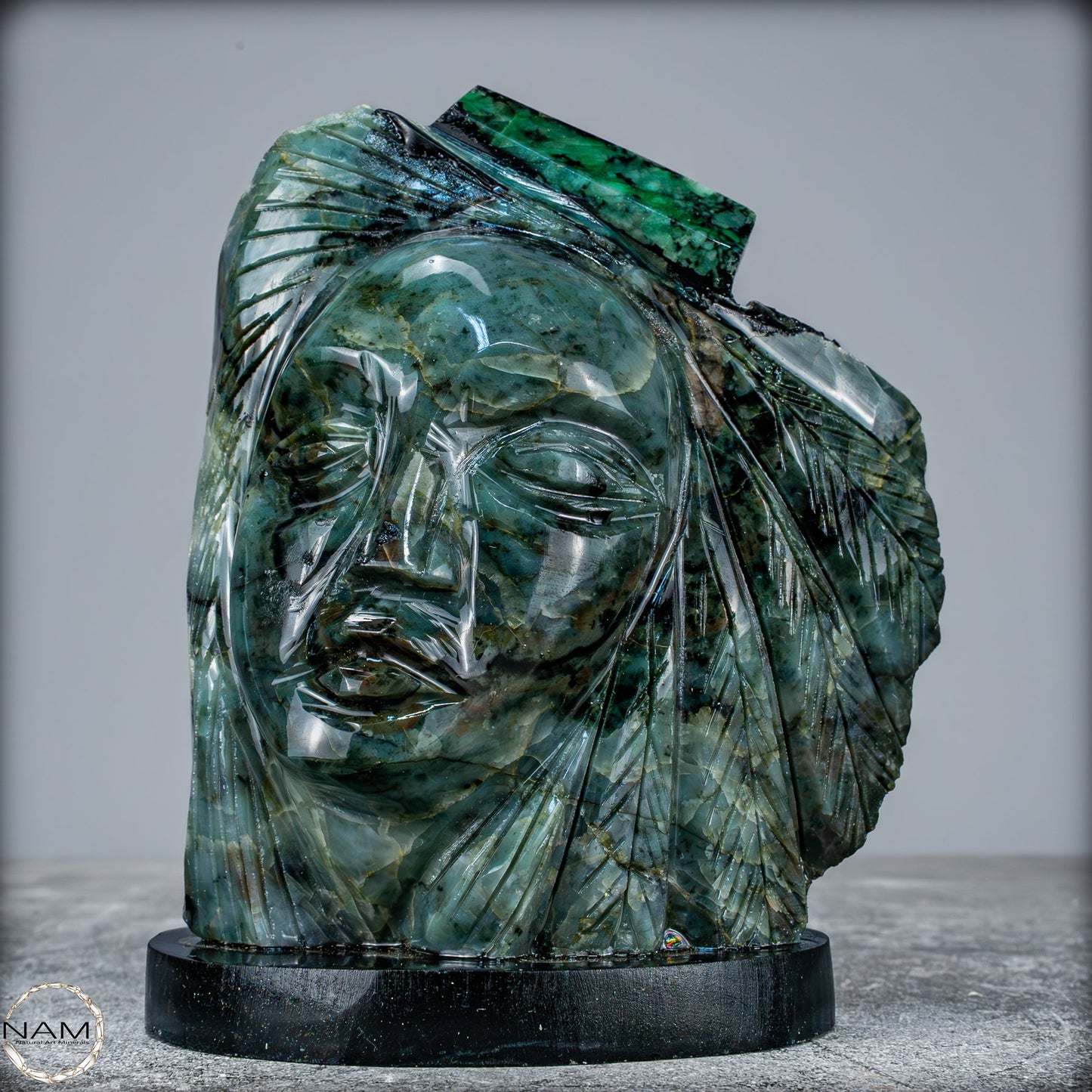 Smaragdfigur – Königliche Ausstrahlung in Stein- 1442,81g