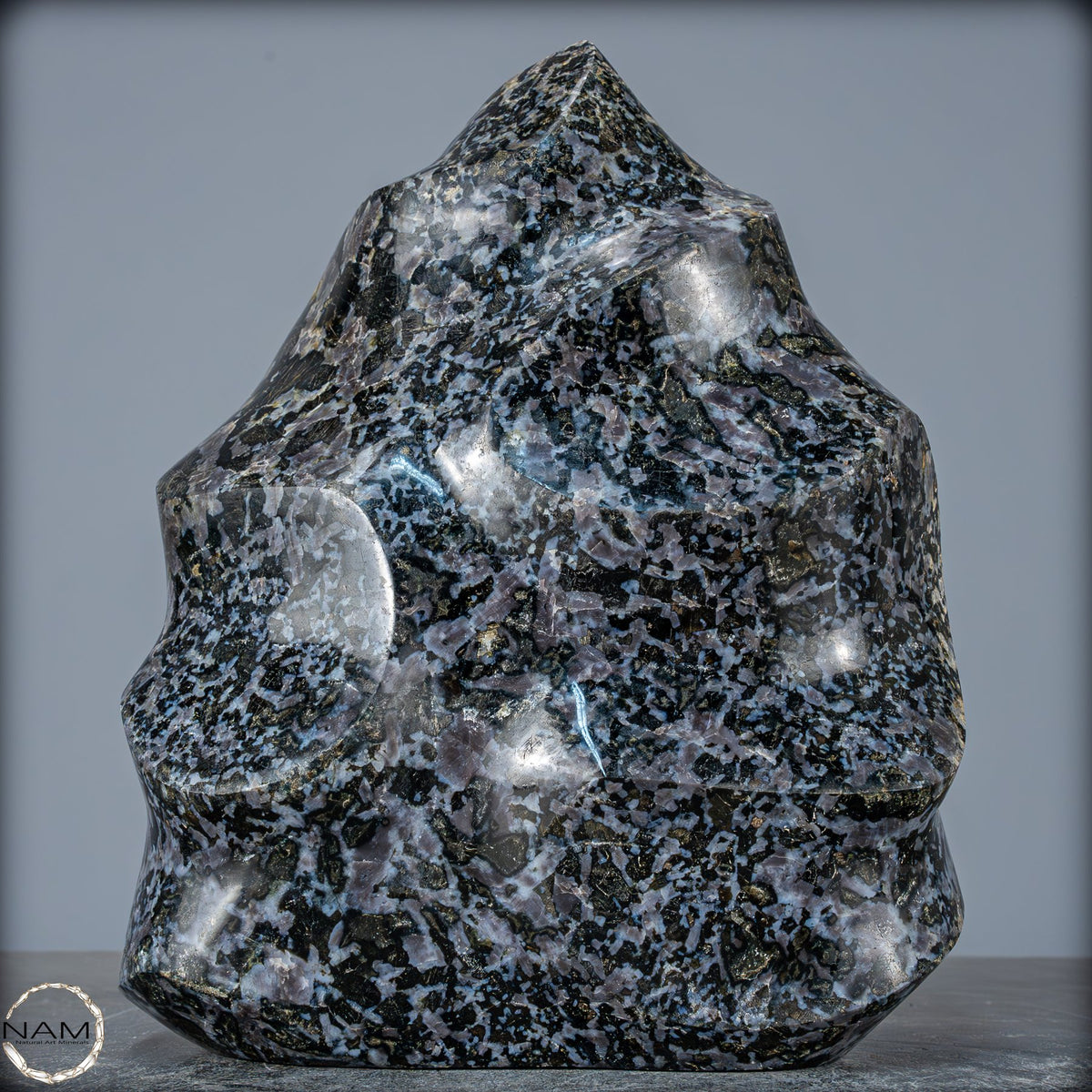 Natürliche Merlinit (Gabbro) Kristall Flamme - 5685,15g