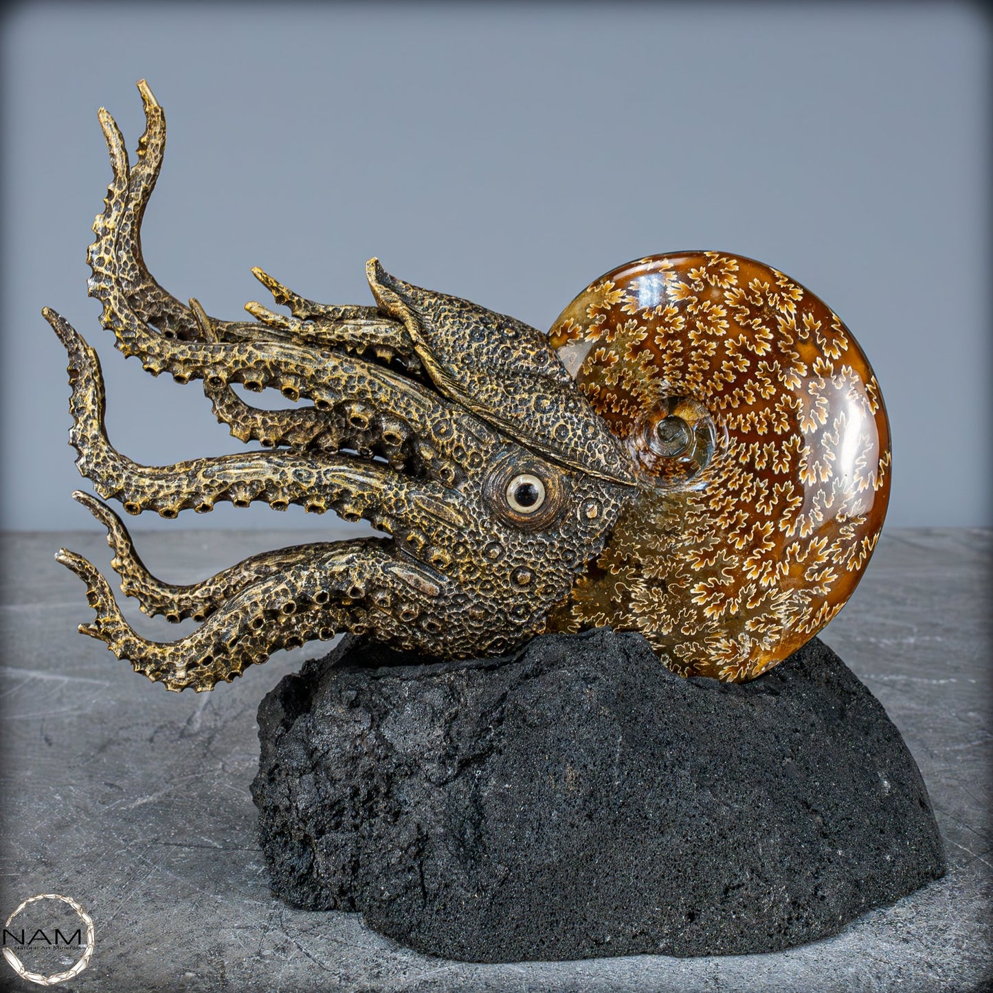 Natürlicher Ammonite verbunden mit Meisterhafter Kunst - 1079,22g