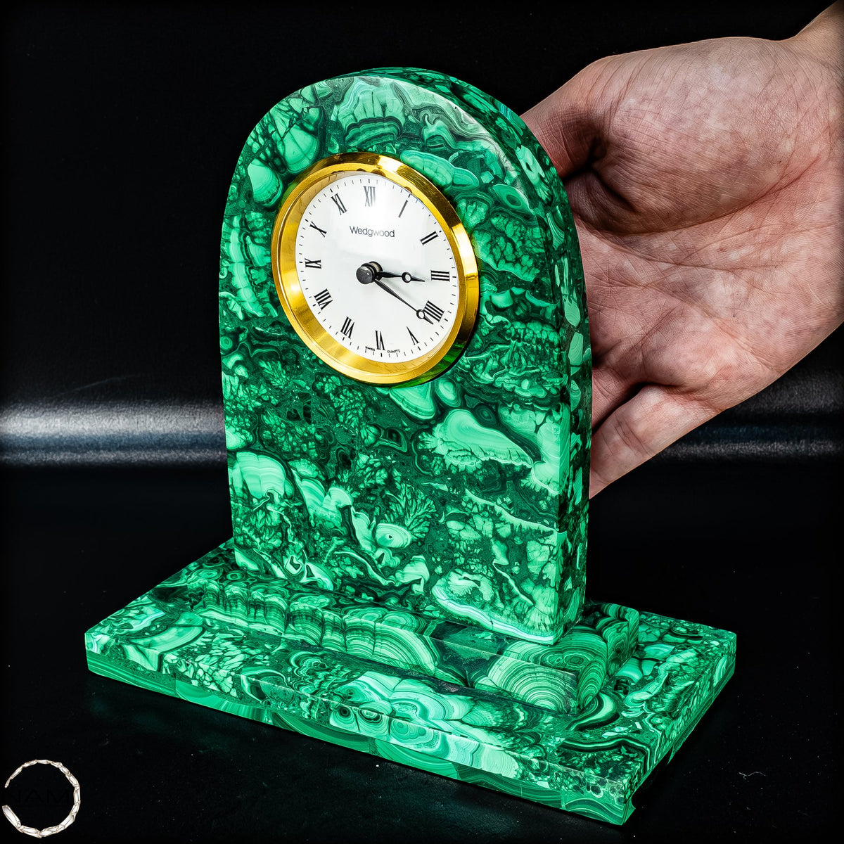 Malachit-Uhr – Zeitlose Eleganz trifft auf faszinierende Naturkunst- 1250,68g