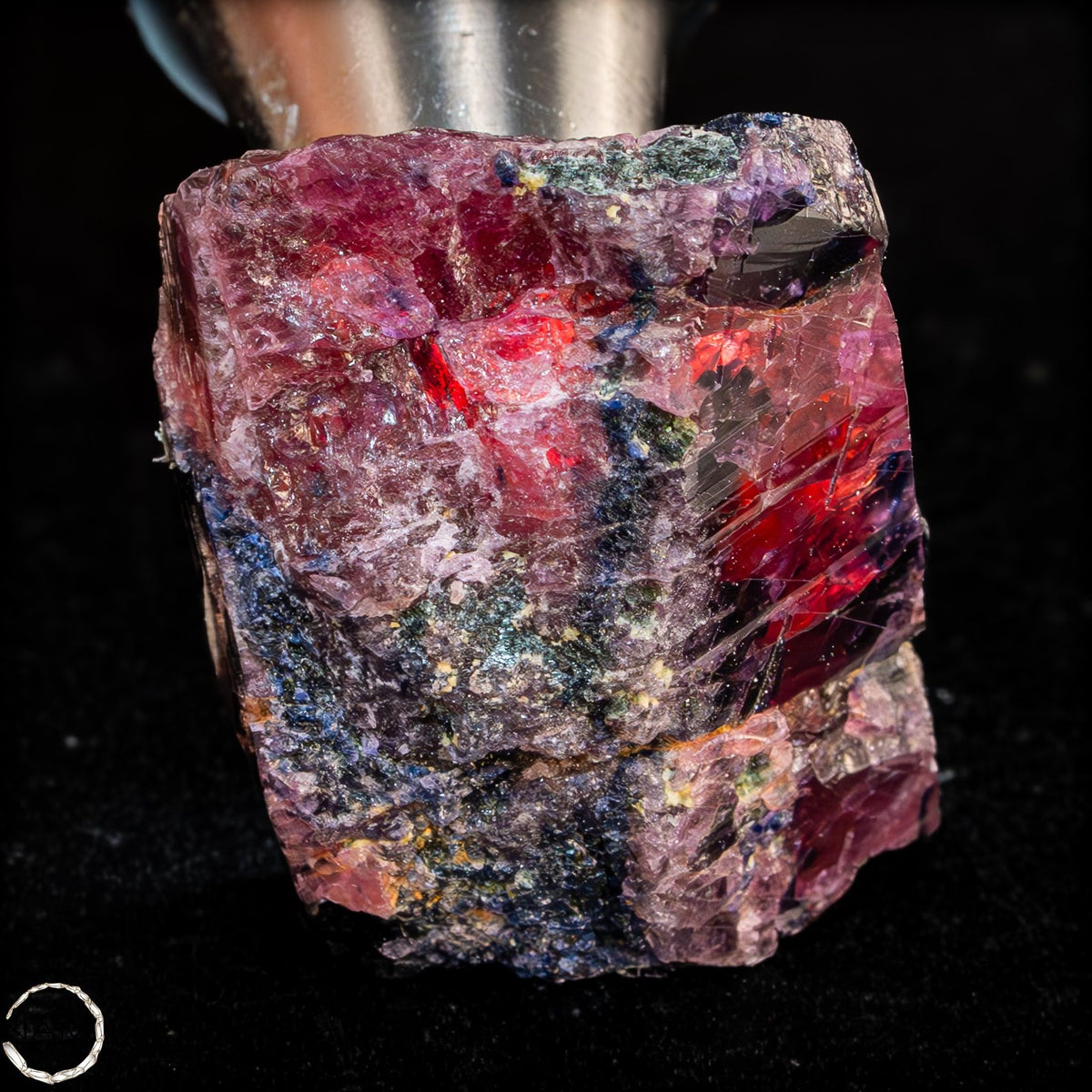 Seltener Padparadscha Farbener Saphirkristall auf Matrix aus Tansania -  21,07g
