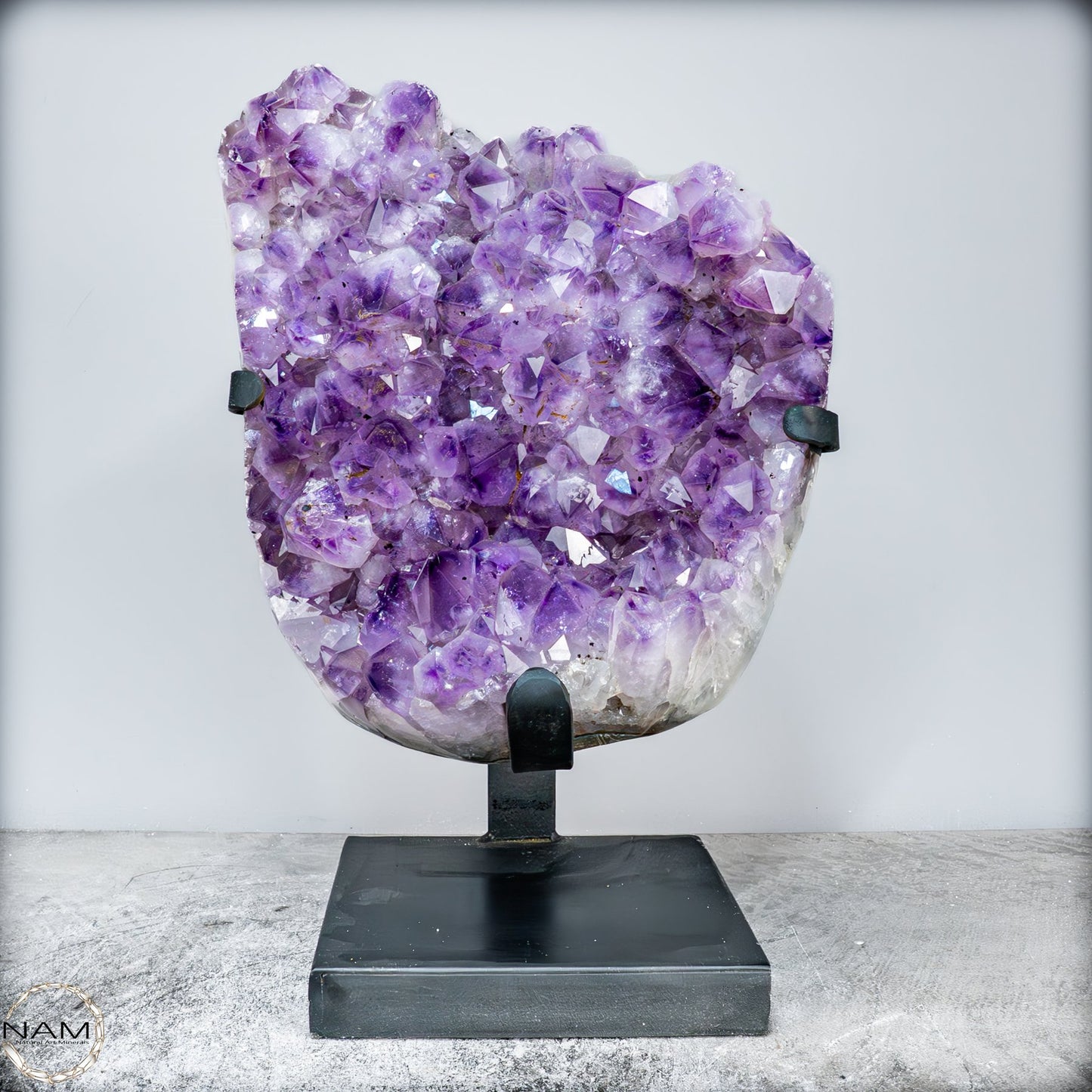 Exklusive Amethyst Druse auf elegantem Metallständer-13088,66g