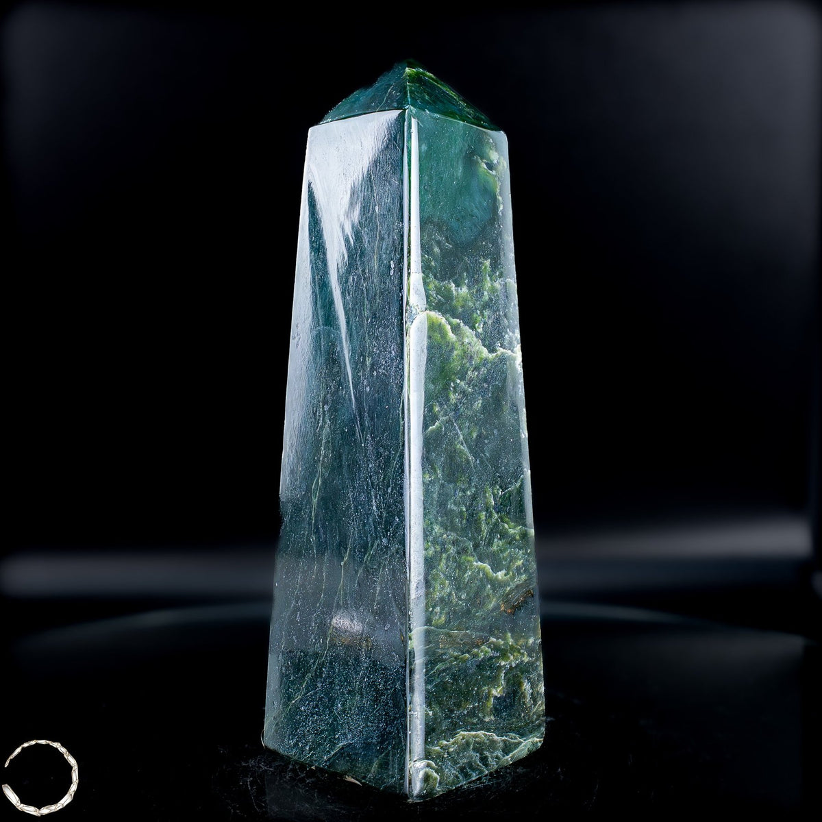 Natürliche Jade-Nephrit Obelisk aus Burma -2368,36g