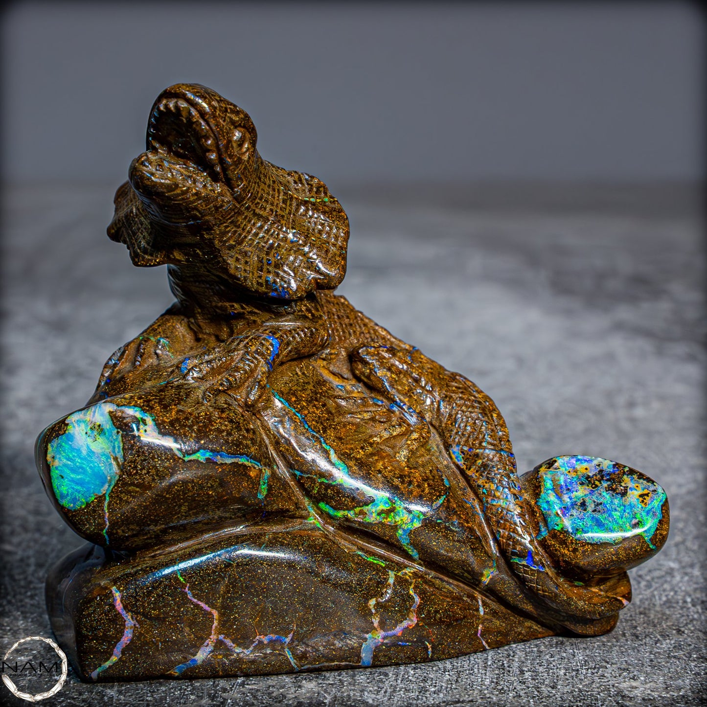 Naturliche Boulder Opal Schnitzerei, aus Idar-Oberstein - 133,07g