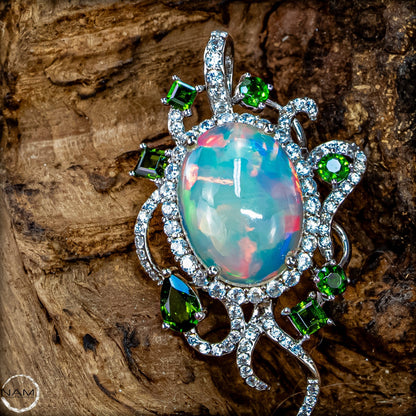 Welo-Opal-Anhänger mit Chromdiopsid 5,49g 27,45ct