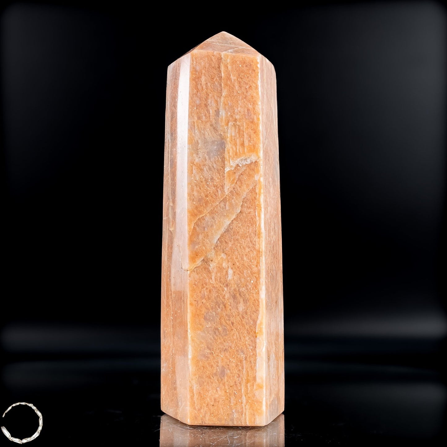 Pfirsich-Mondstein Obelisk - 907,56g