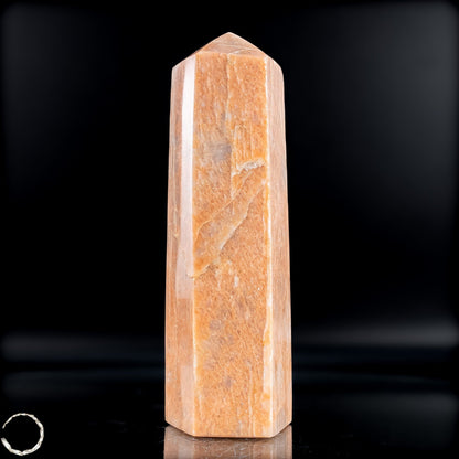 Pfirsich-Mondstein Obelisk - 907,56g